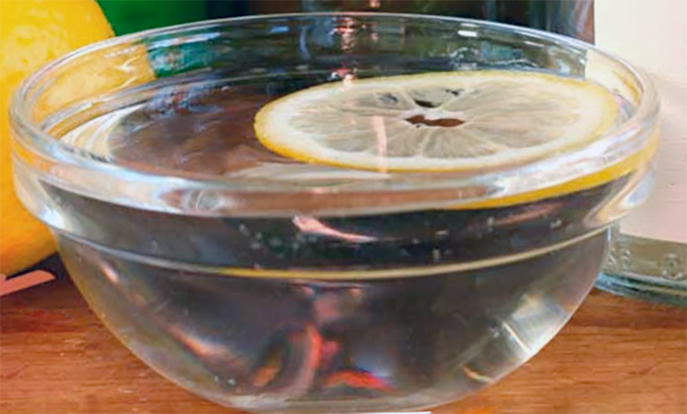 Acidulated water, water with a slice of lemon