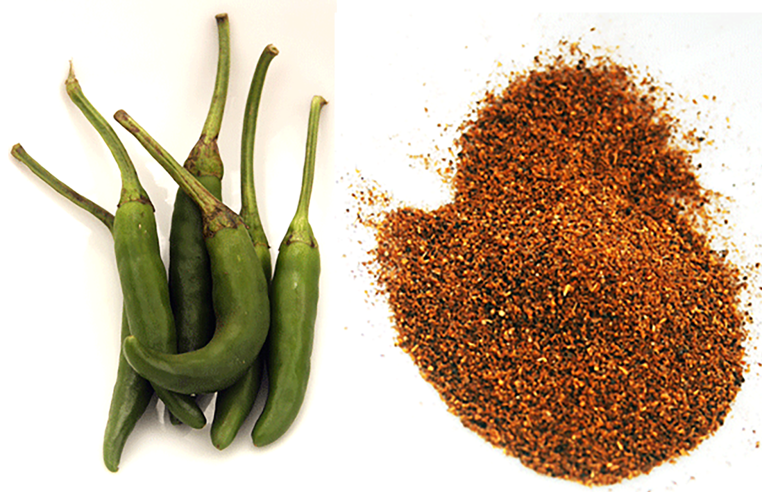 Green cayenne chillies and ground chilli powder