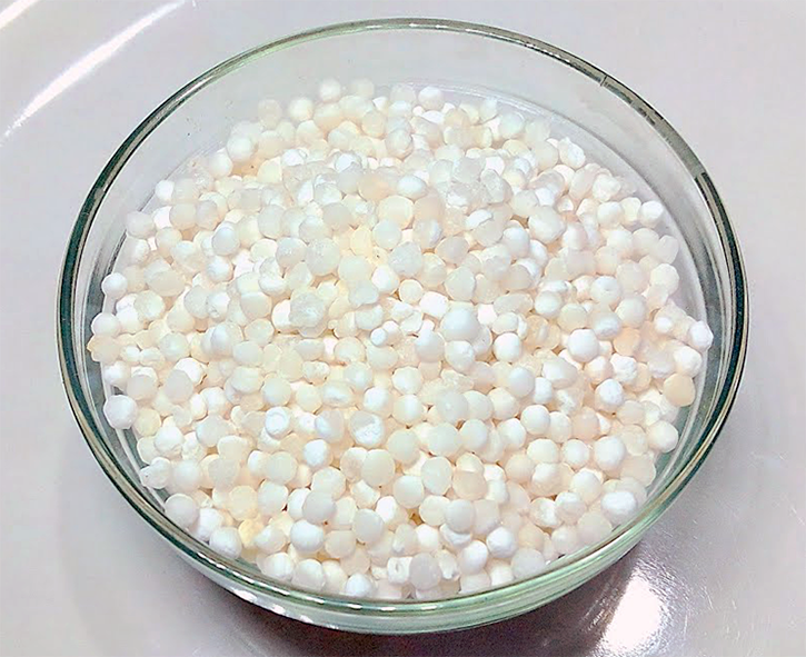 Uncooked sago pearls