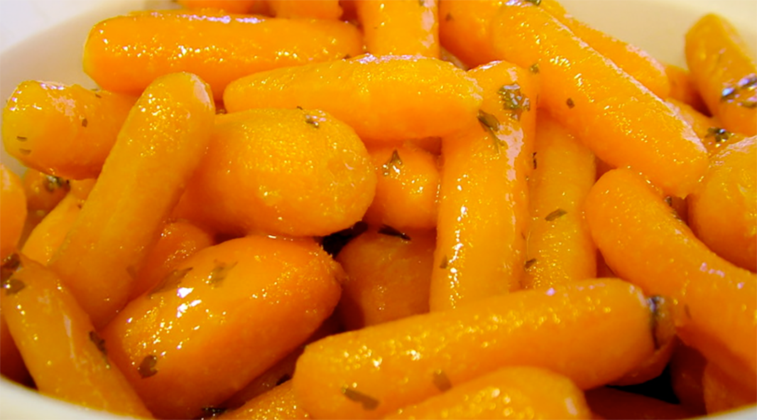 Carrots Vichy: Glazed small carrots in a bowl