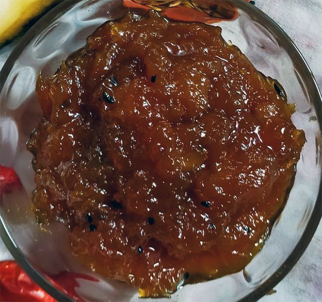 Bengali style chutney in a glass bowl