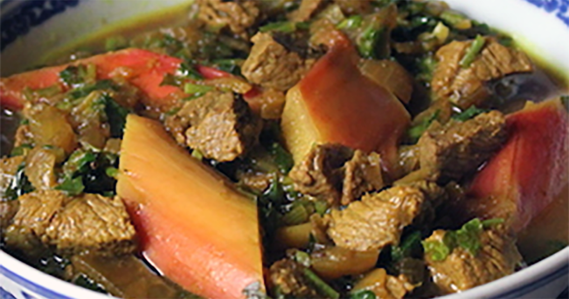 khoresht-rivas, Persian lamb and rhubarb stew served in a bowl