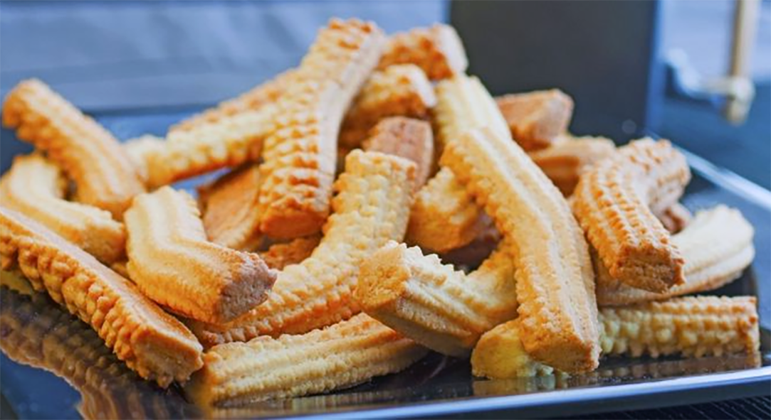 piped krumiri biscuits arranged on a plate