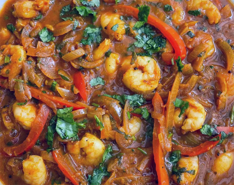 Meygoo Dopiyazeh, Persian Prawn, Pepper and Onion Curry in a large dish