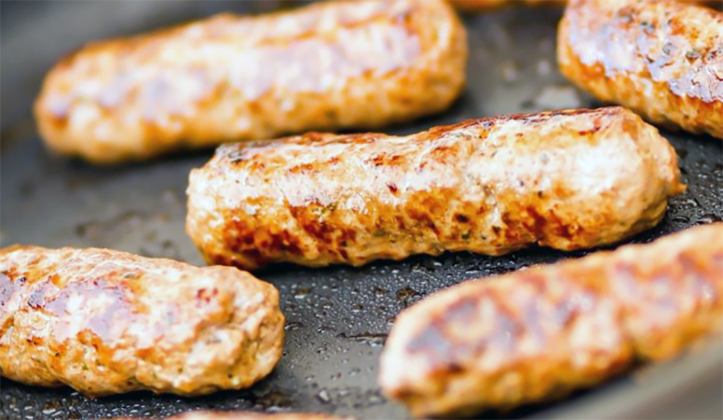 skinless mogilev sausages in a frying pan