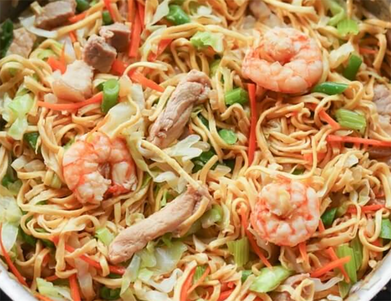 pancit canton, Filipino egg noodle stir fry in a bowl