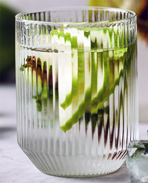 apple water infusing in a glass