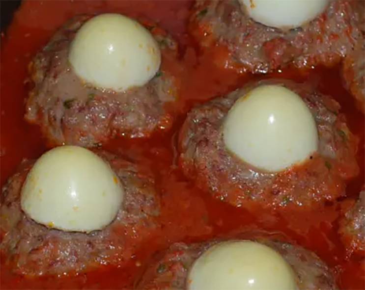 hard-boiled egg with a beef mince base in a tomato sauce