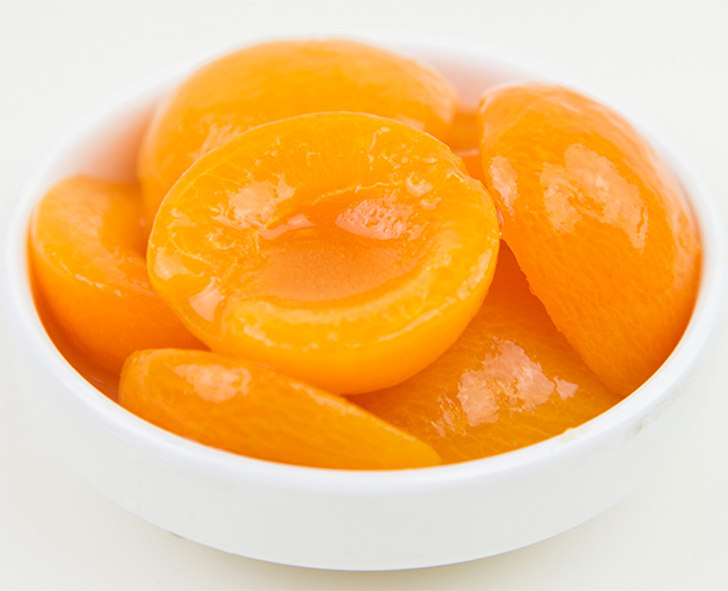apricot halves preserved in syrup in a bowl