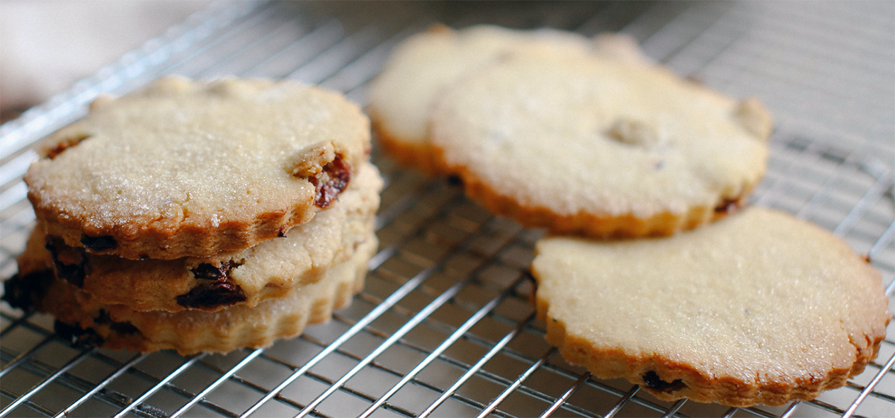 spiced biscuits with currants on a wire rack