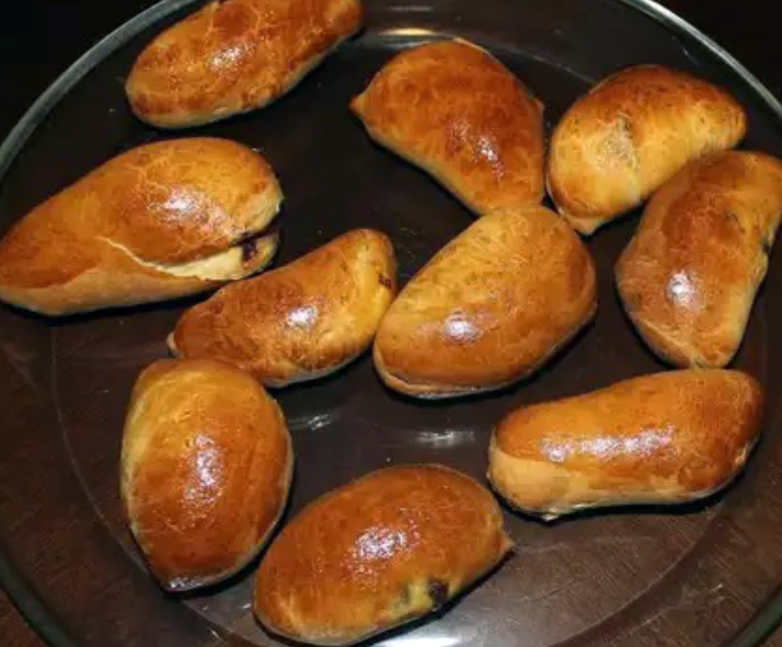 Pirozhki, Russian stuffed yeasted buns on a glass plate