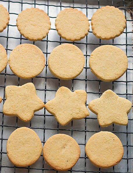 vanilla biscuits cut to different shapes on a cooling rack