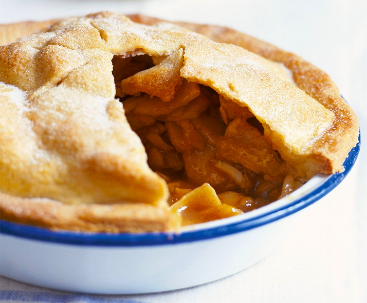 elcampane apple pie with wedge removed to show the filling