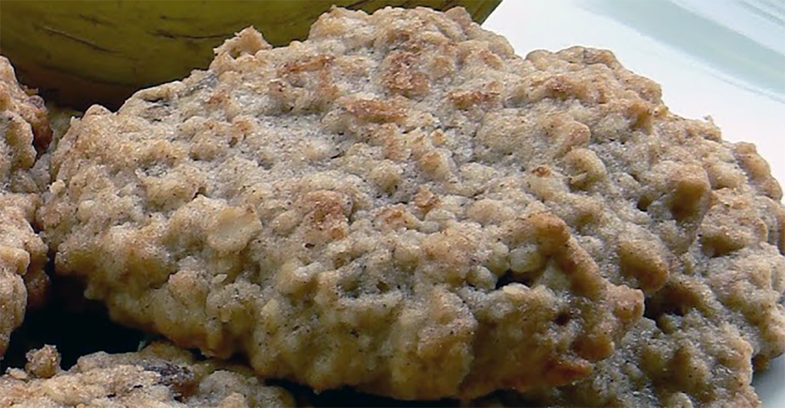 griddle cake of fonio millet, sugar and banana served on a plate