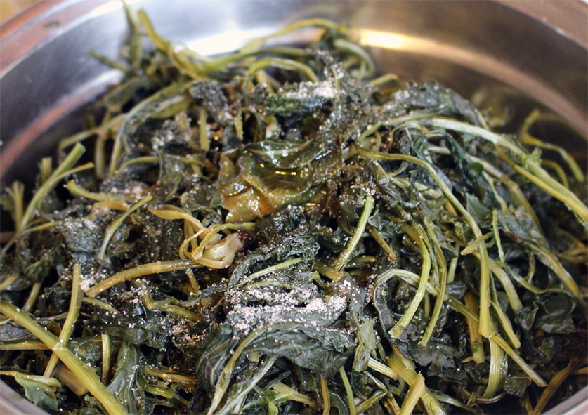 garlic sea aster in a steel bowl