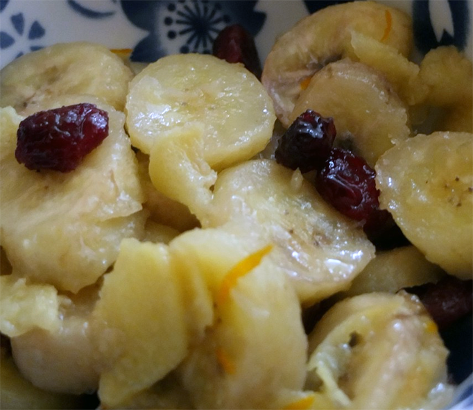 Seychelles ginger bananas with sultanas served in a bowl