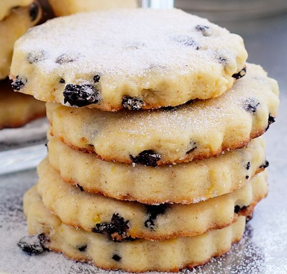 currant shortcake biscuits dusted with granulated sugar and piled five high