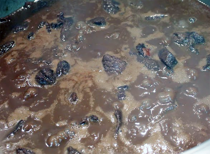 stew of wild boar with figs in a red wine base