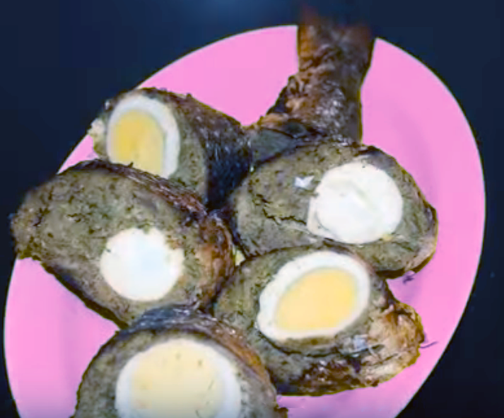 senegalese stuffed fish sliced into steaks to show the eggs inside