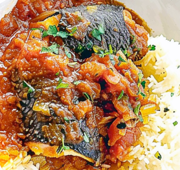 fish in crushed tomato sauce with njansang flavouring served with rice