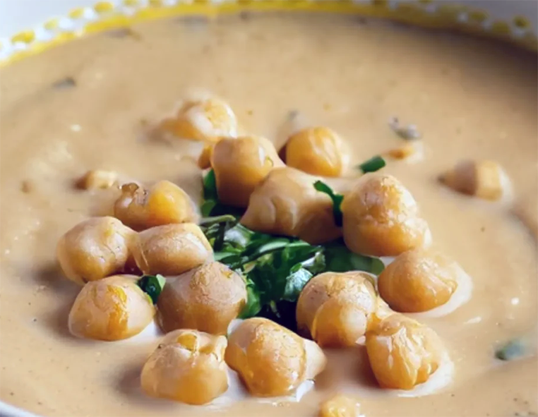 Cypriot hummus soup topped with chickpeas