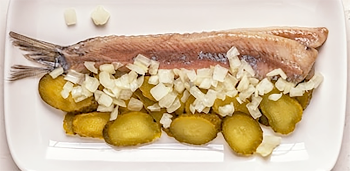 Single jar containing augurken, Dutch lunch pickles