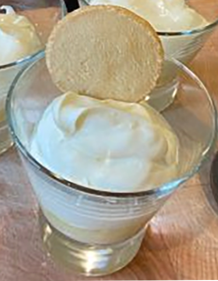 strathbogie mist dessert served in a glass with a thin round shortbread biscuit