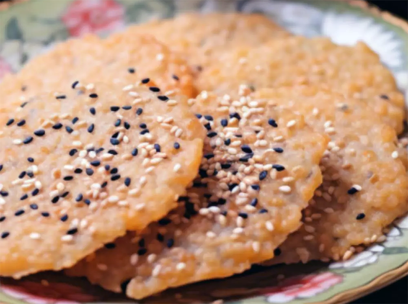Vietnamese rice crackers with sesame seeds served on a plate