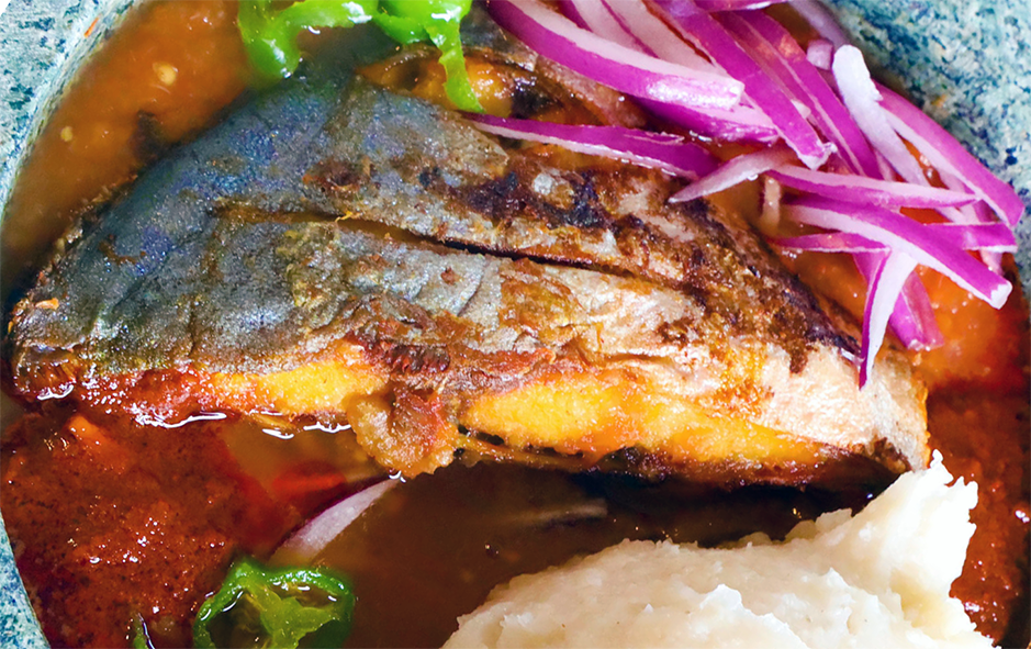 fish and onions in a tomato sauce served with akoume in a moetat